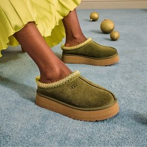 NWT UGG Tazz Platform Slipper New in Box. Size 6